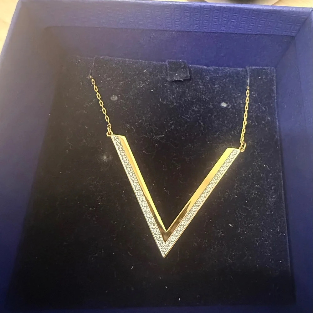 NEW Swarovski Delta V Necklace Rose Gold Crystal Pave 15" | 5140120 - Picture 1 of 7